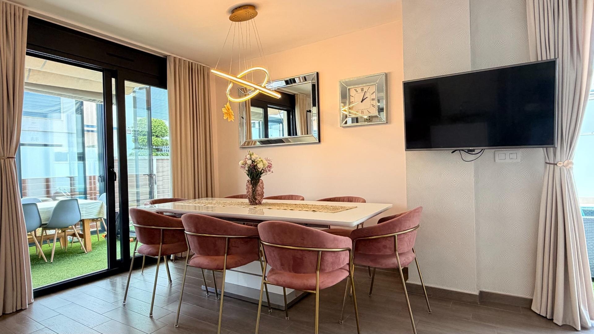5-Bedroom Villa in Aguas Nuevas, Torrevieja - Image 15