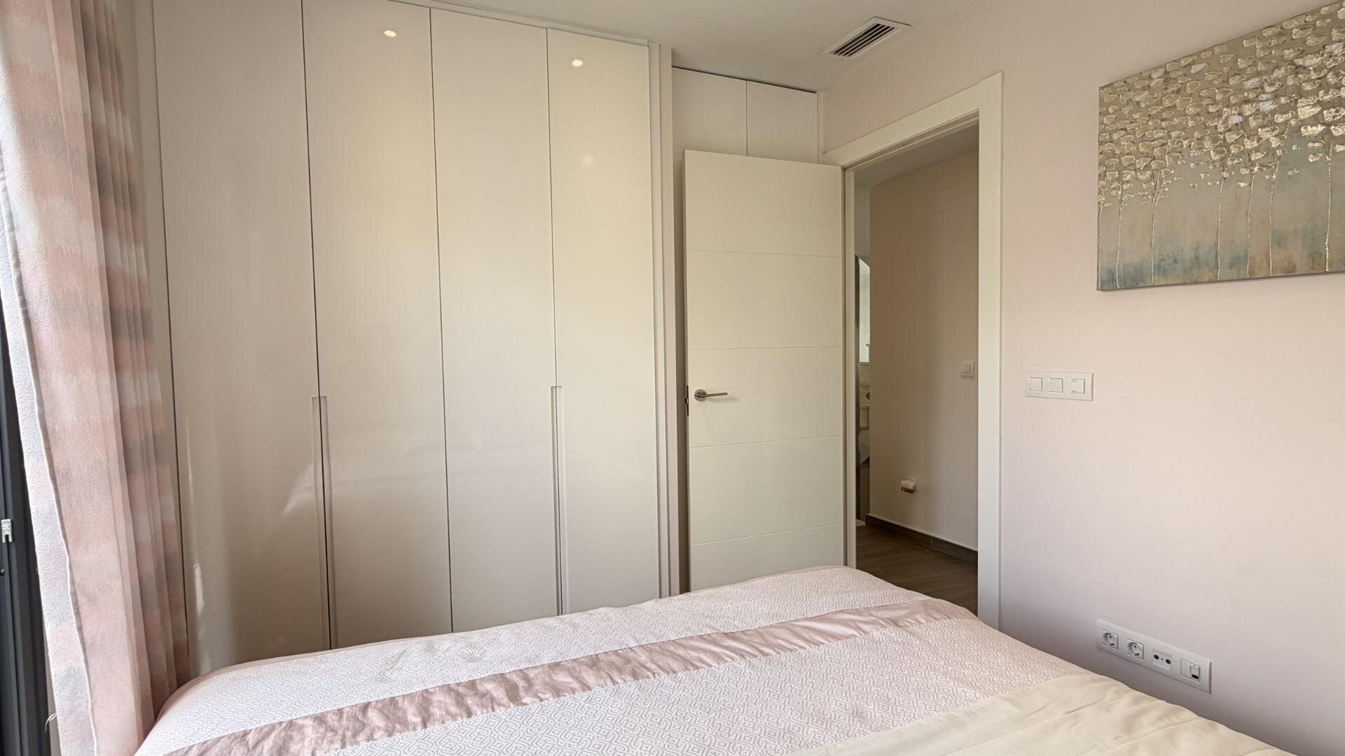 5-Bedroom Villa in Aguas Nuevas, Torrevieja - Image 18
