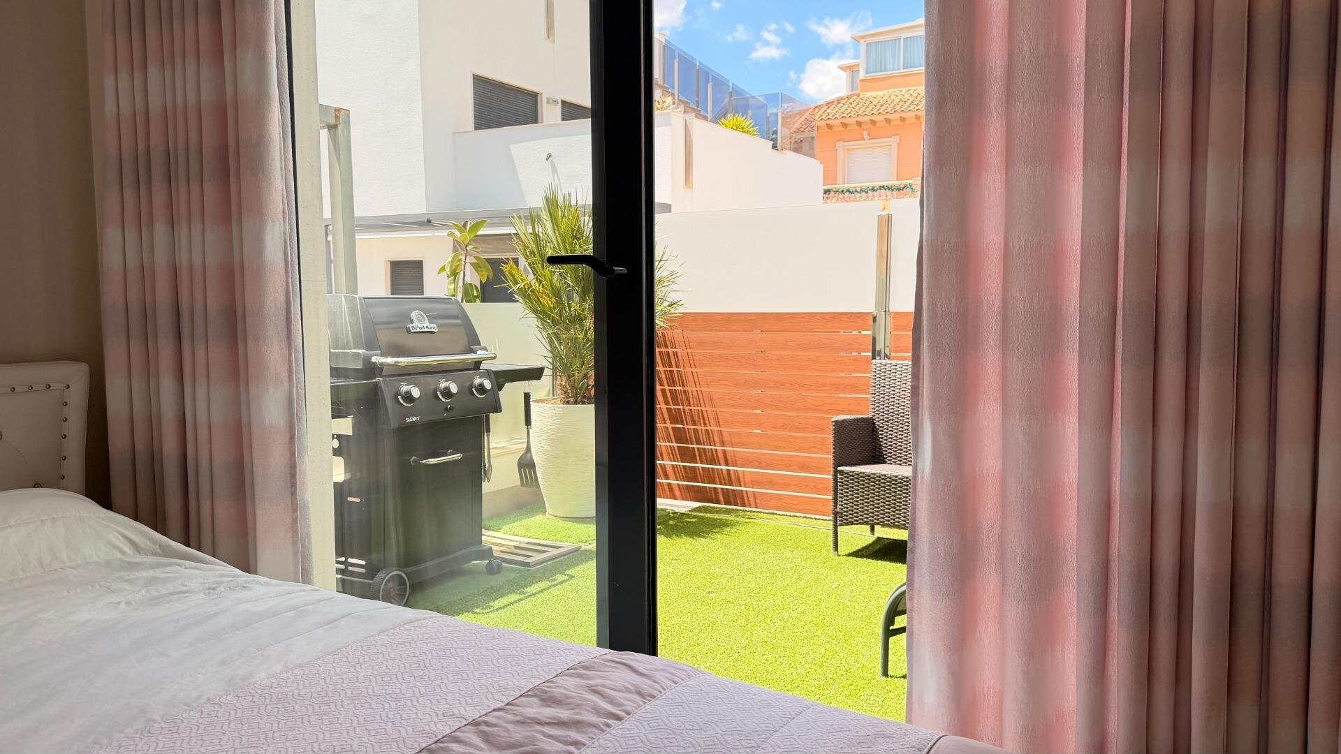5-Bedroom Villa in Aguas Nuevas, Torrevieja - Image 19