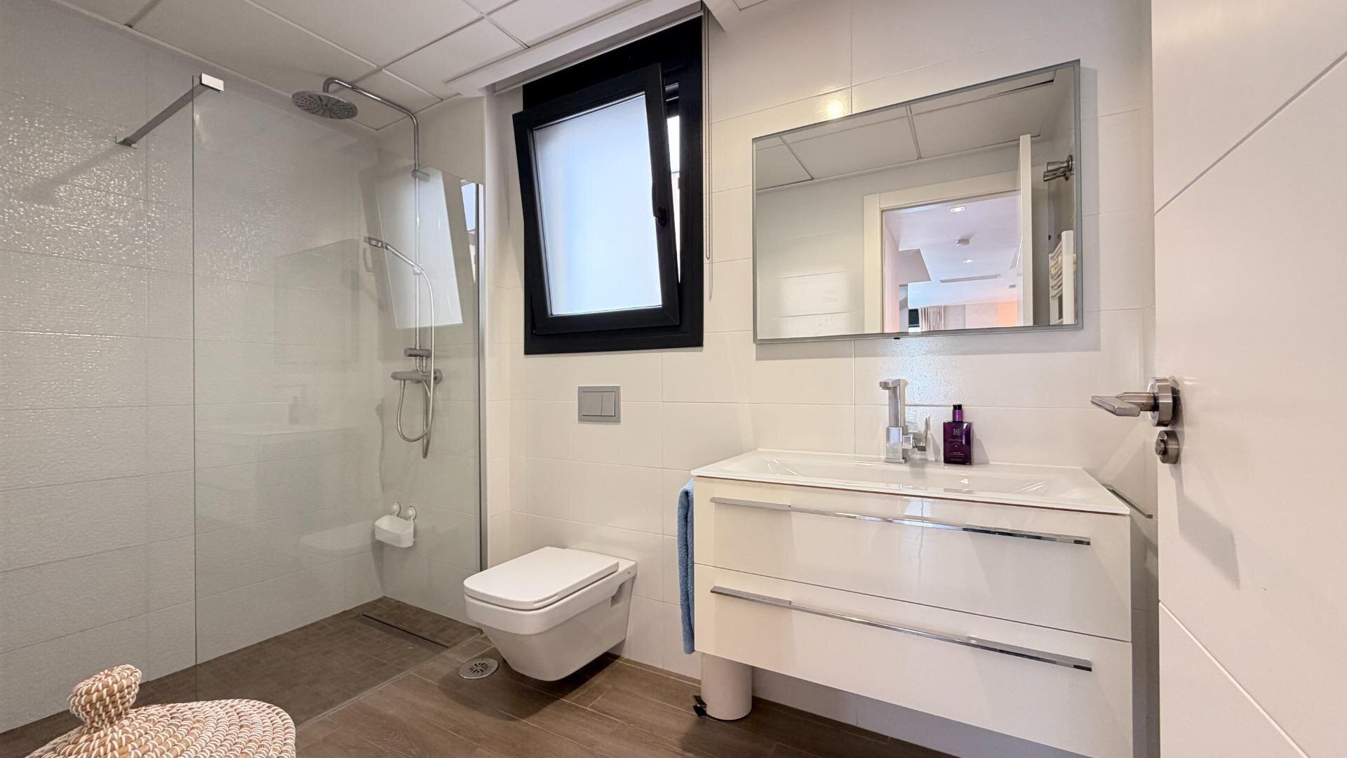 5-Bedroom Villa in Aguas Nuevas, Torrevieja - Image 20