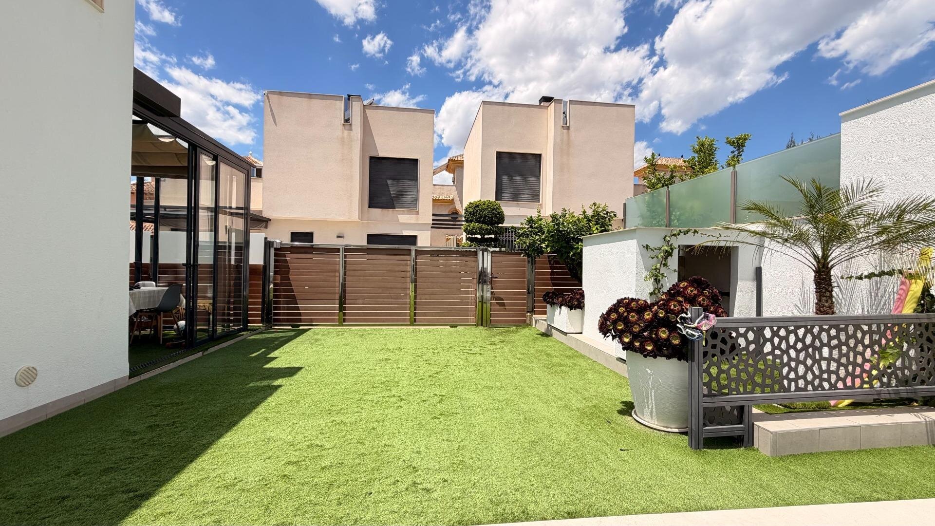 5-Bedroom Villa in Aguas Nuevas, Torrevieja - Image 3