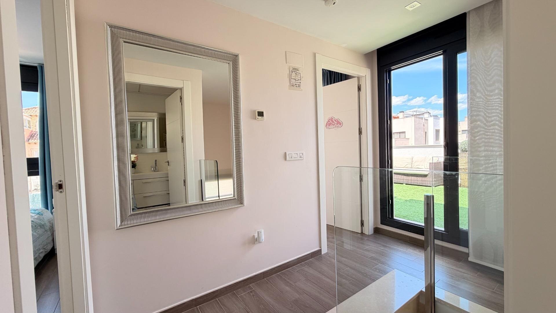 5-Bedroom Villa in Aguas Nuevas, Torrevieja - Image 32