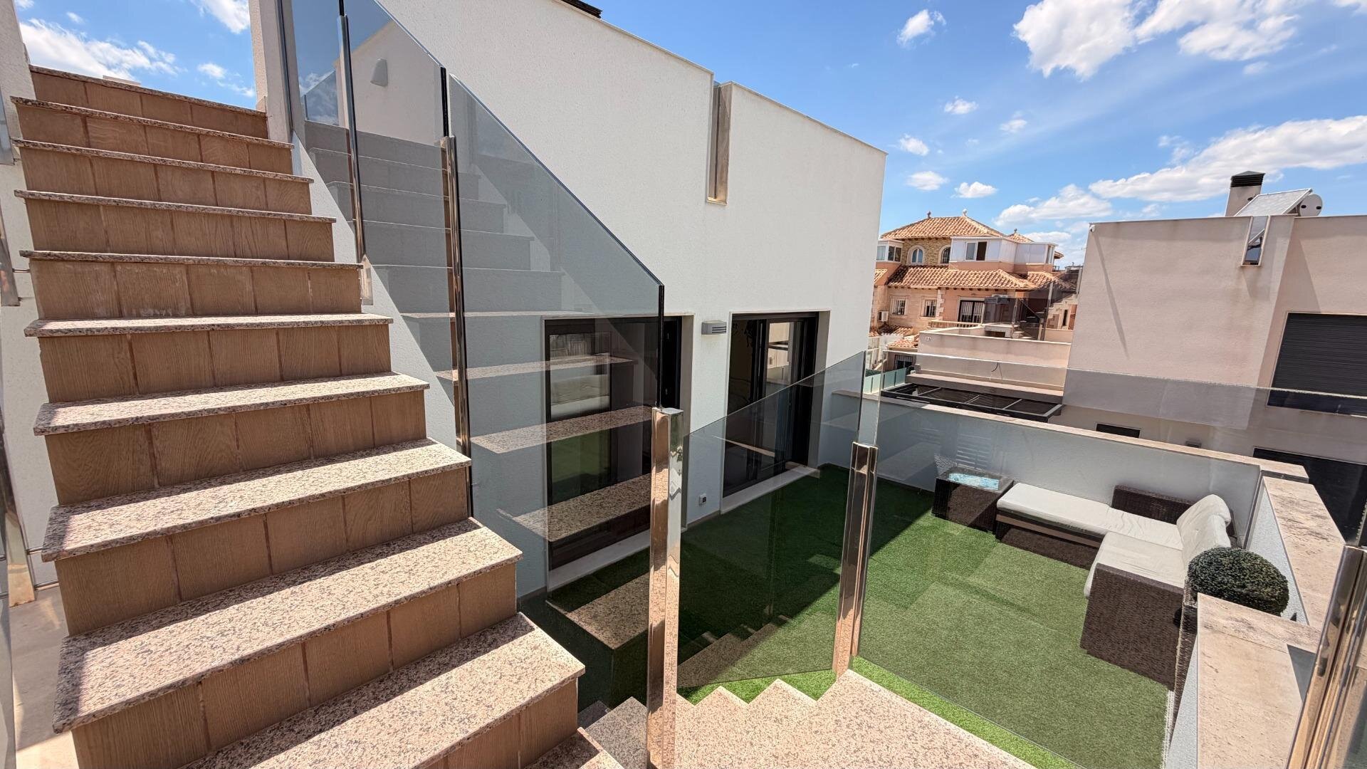 5-Bedroom Villa in Aguas Nuevas, Torrevieja - Image 36