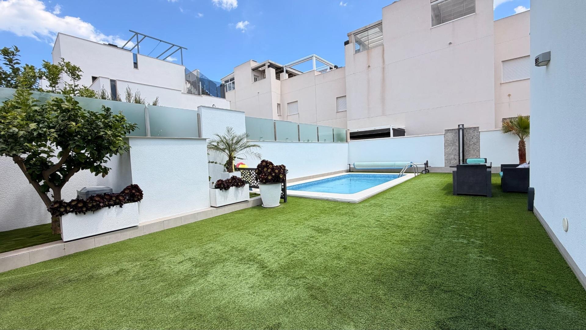 5-Bedroom Villa in Aguas Nuevas, Torrevieja - Image 4