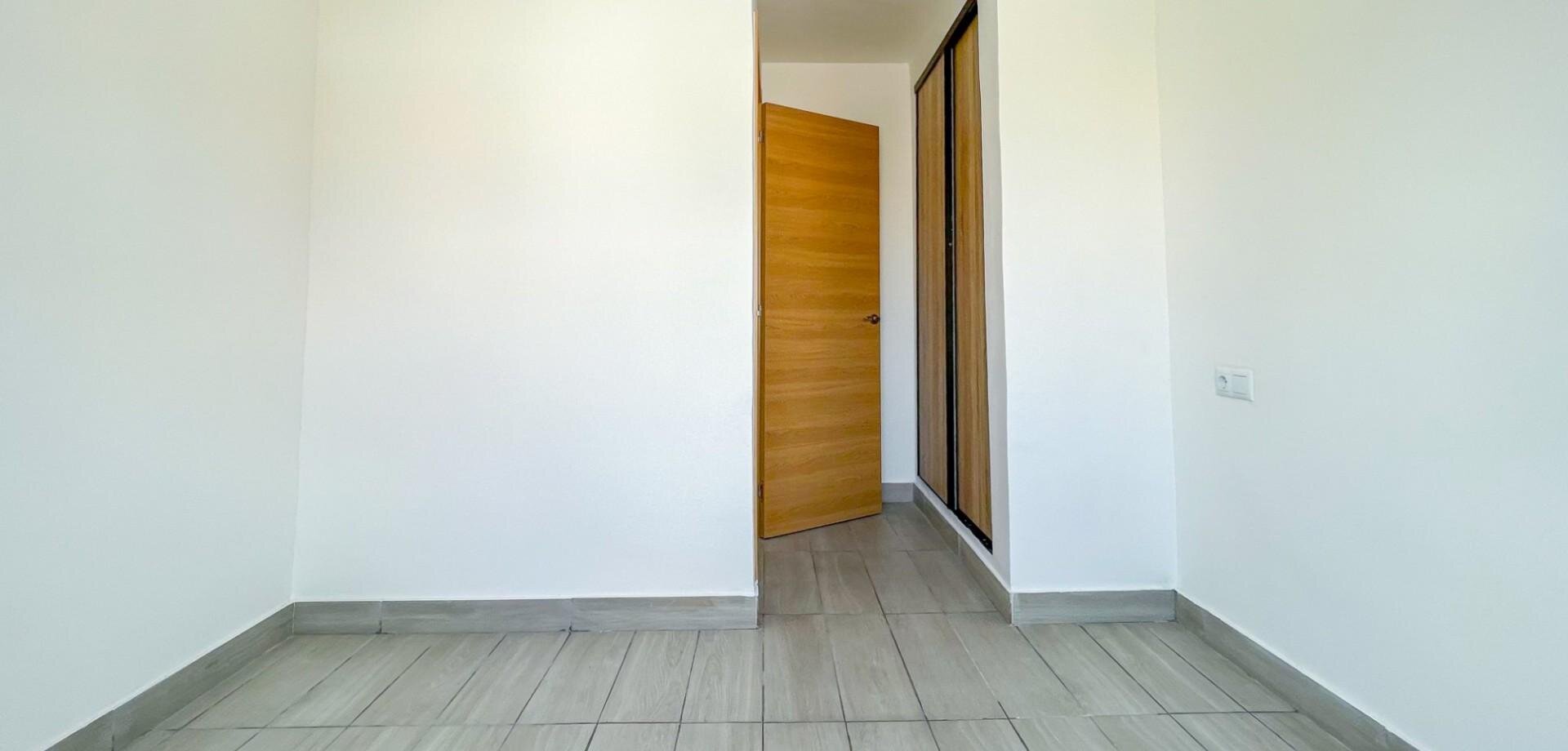 2-Bedroom Apartment in Estacion de Autobuses, Torrevieja - Image 10