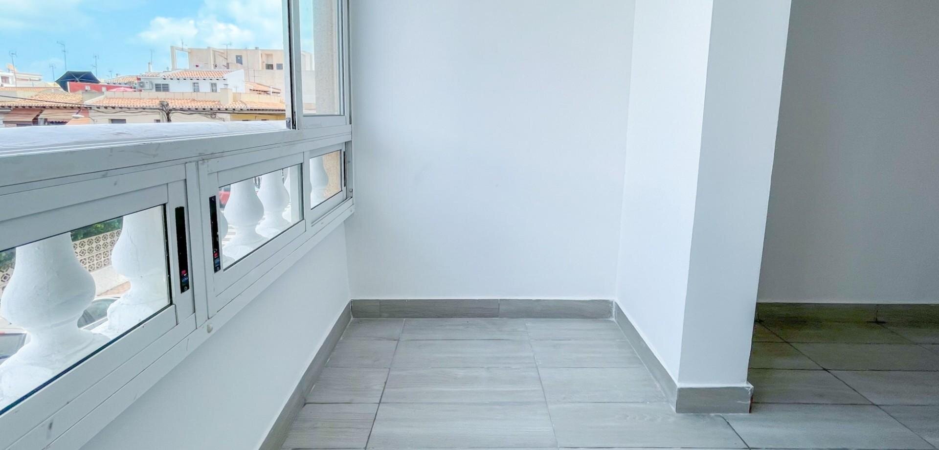 2-Bedroom Apartment in Estacion de Autobuses, Torrevieja - Image 6