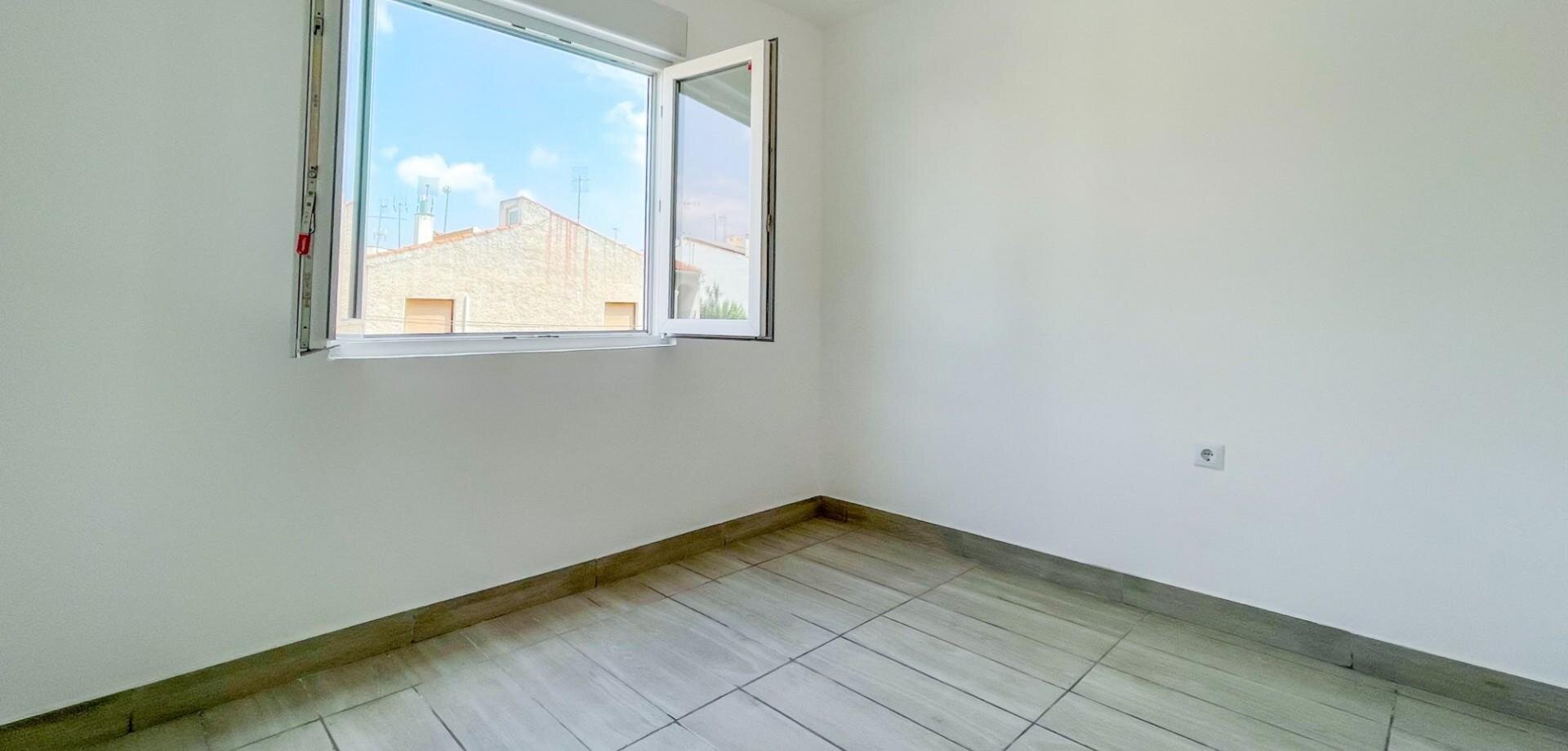 2-Bedroom Apartment in Estacion de Autobuses, Torrevieja - Image 8