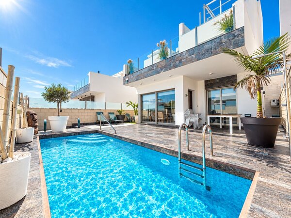 3-Bedroom Villa in Villamartín-las Filipinas, Orihuela Costa