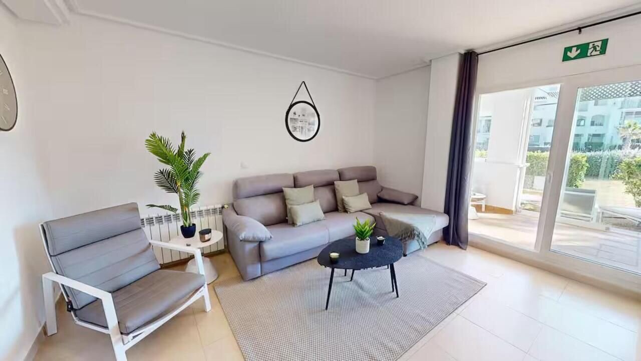 2-Bedroom Apartment in Sucina, Sucina - Image 7