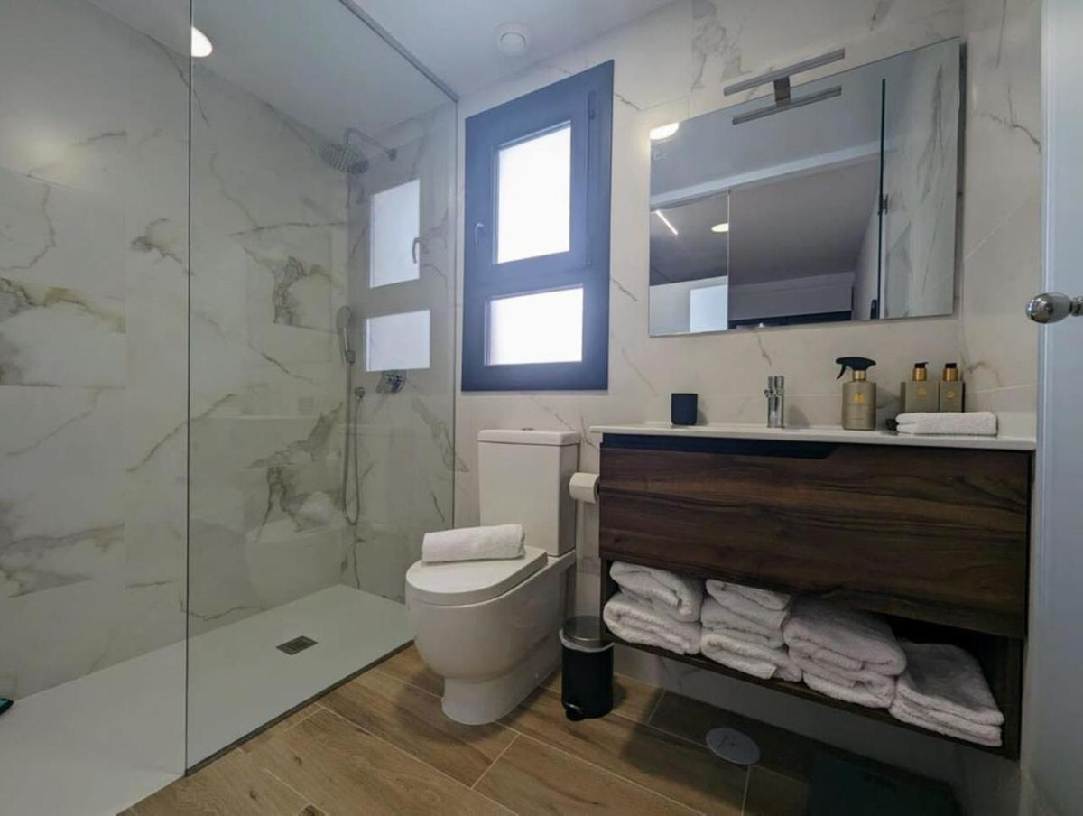 2-Bedroom Penthouse Apartment in Villamartin, Orihuela Co... - Image 15