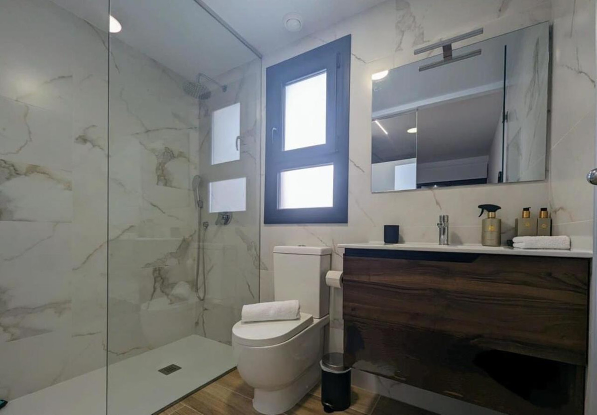 2-Bedroom Penthouse Apartment in Villamartin, Orihuela Co... - Image 16