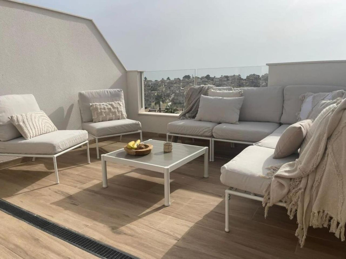 2-Bedroom Penthouse Apartment in Villamartin, Orihuela Co... - Image 4