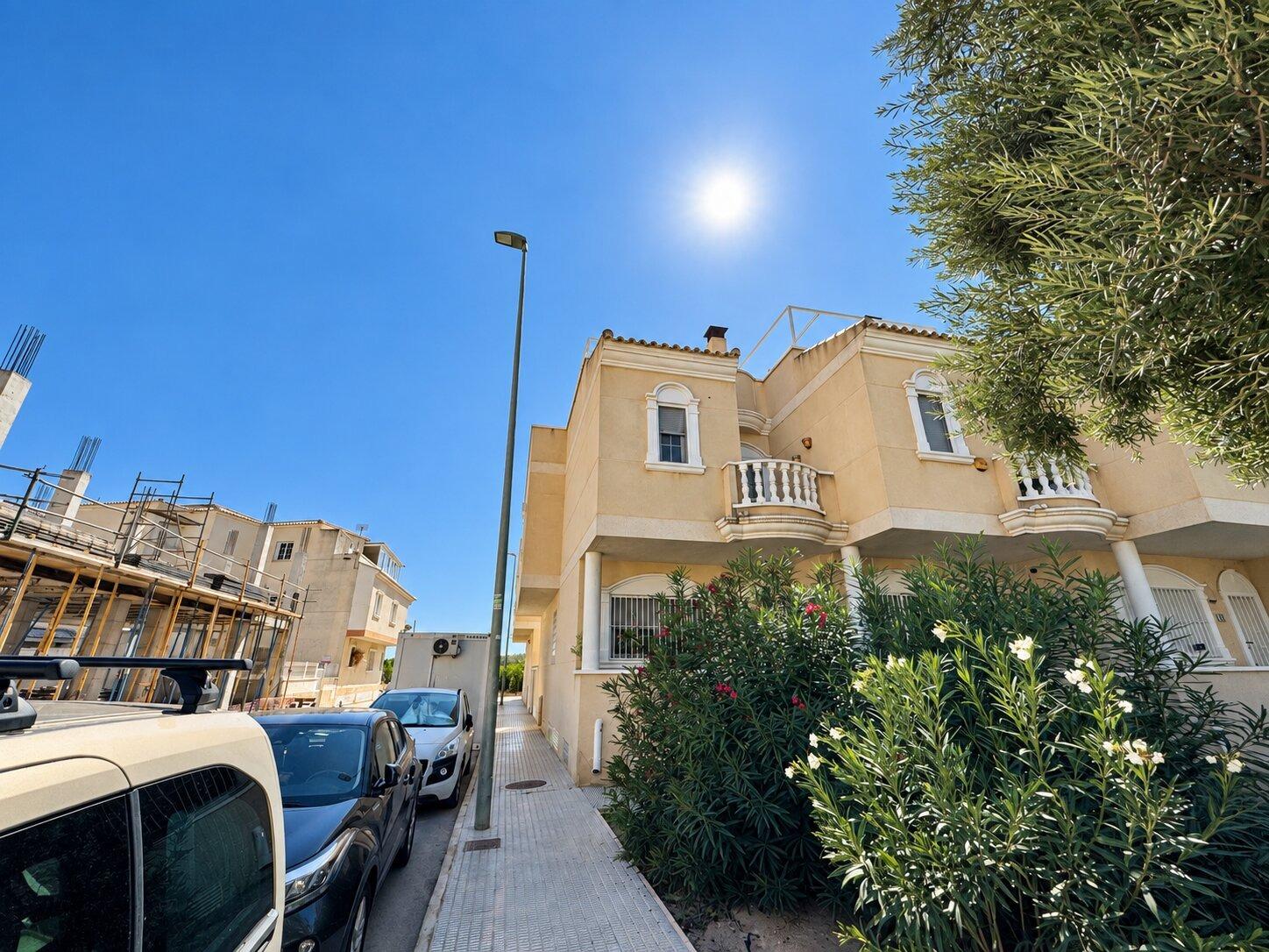 4-Bedroom Semi-detached house in Comunidad Valenciana, Almoradi - Image 1