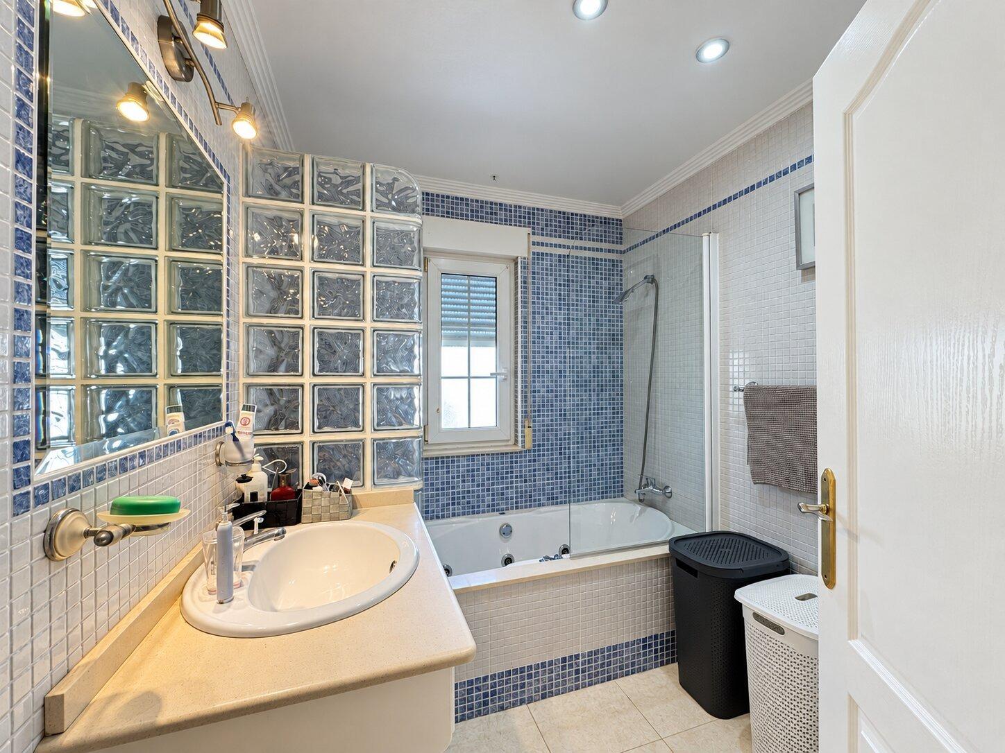 4-Bedroom Semi-detached house in Comunidad Valenciana, Almoradi - Image 27