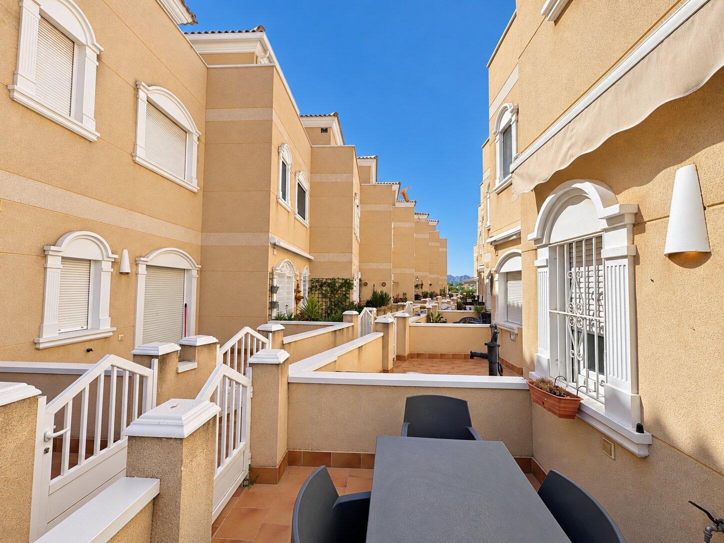 4-Bedroom Semi-detached house in Comunidad Valenciana, Almoradi - Image 8