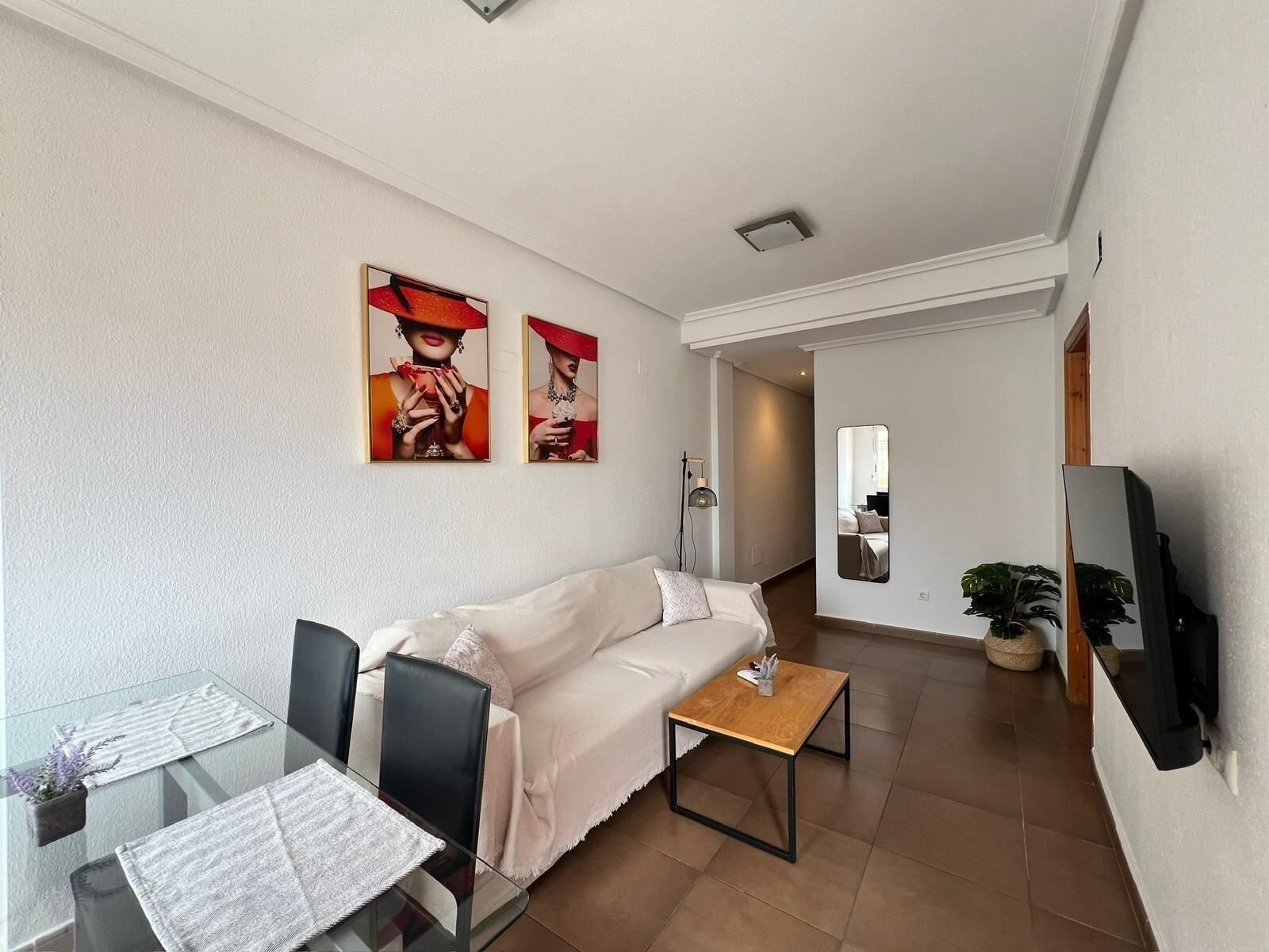 Apartamento de 2 Dormitorios en Torrevieja - Image 1