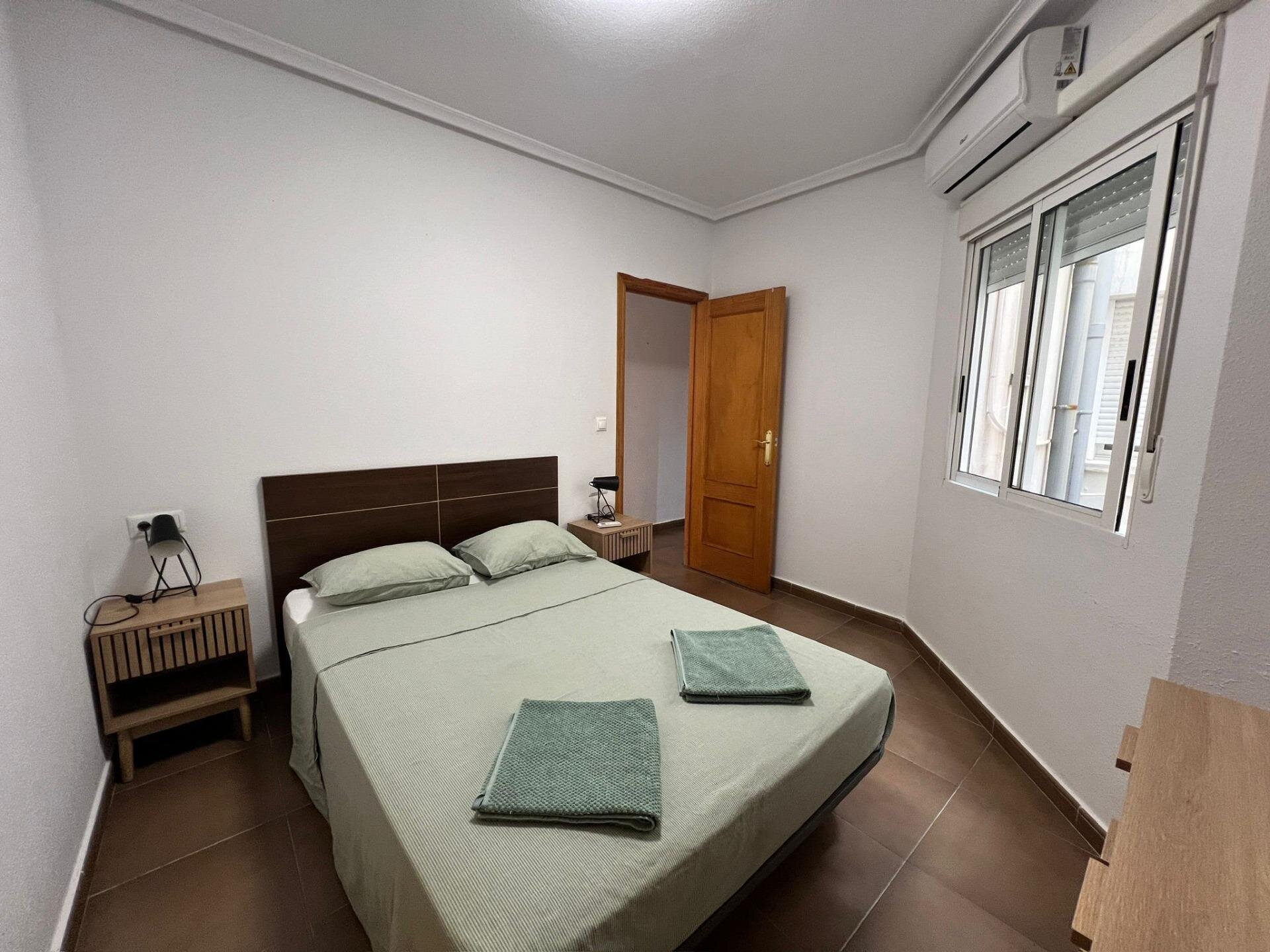 Apartamento de 2 Dormitorios en Torrevieja - Image 12
