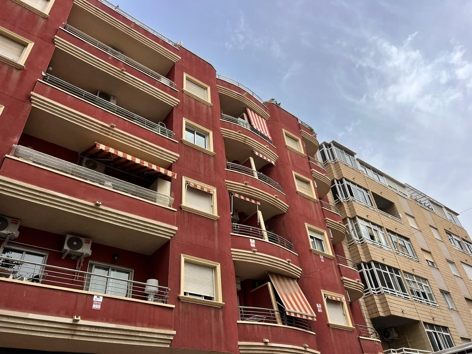 Apartamento de 2 Dormitorios en Torrevieja - Image 2