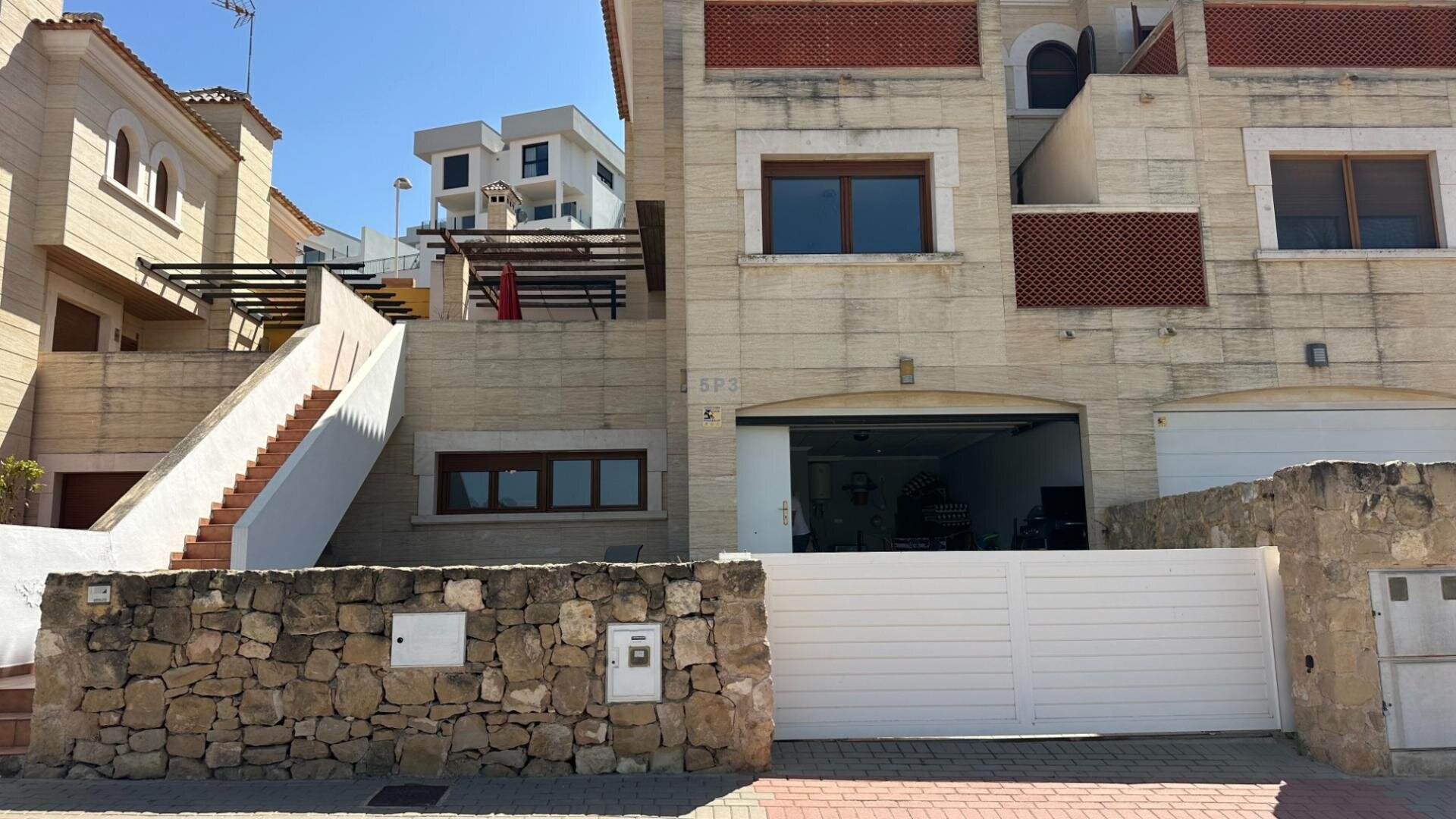 3-Bedroom House in Algorfa - Image 1