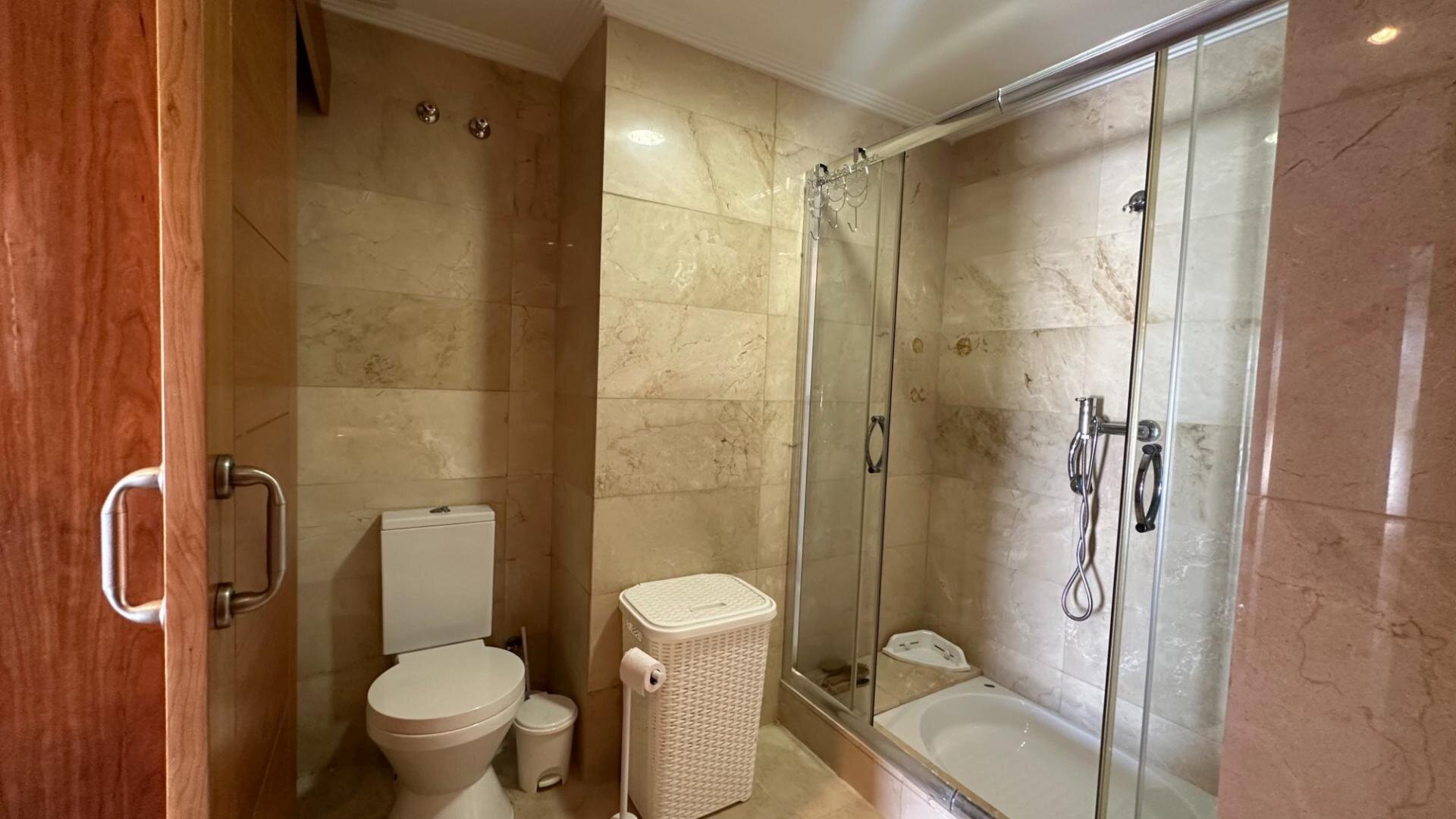 3-Bedroom House in Algorfa - Image 10