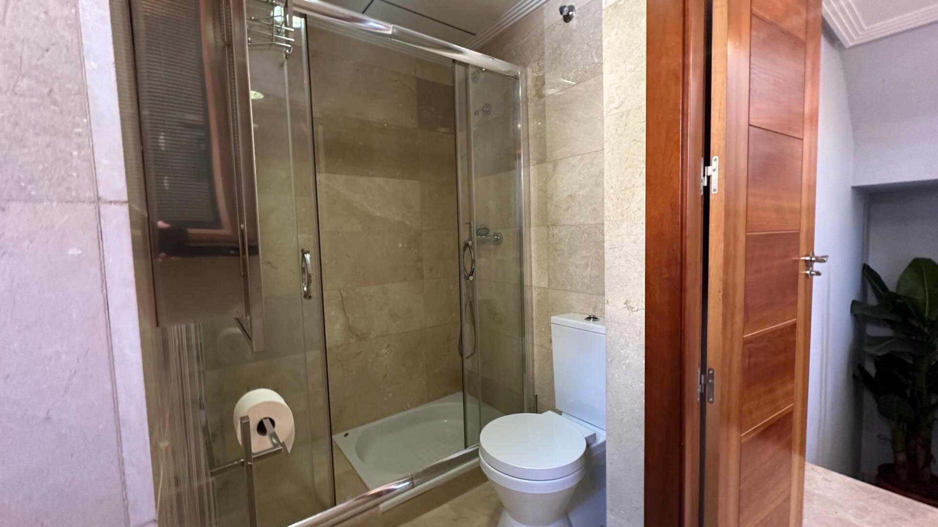 3-Bedroom House in Algorfa - Image 12