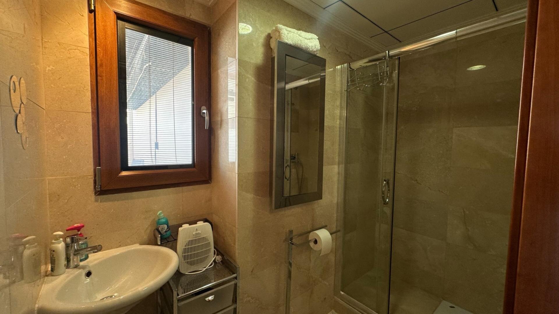 3-Bedroom House in Algorfa - Image 13