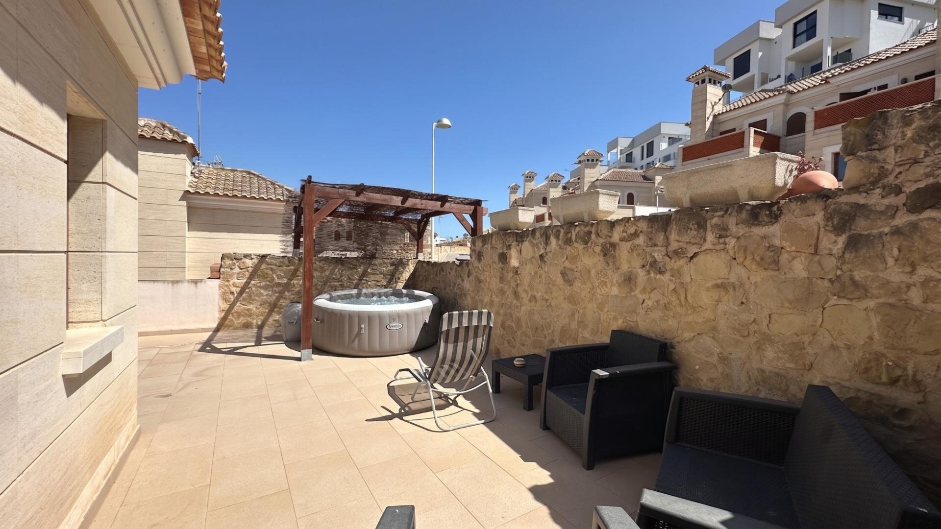 3-Bedroom House in Algorfa - Image 3