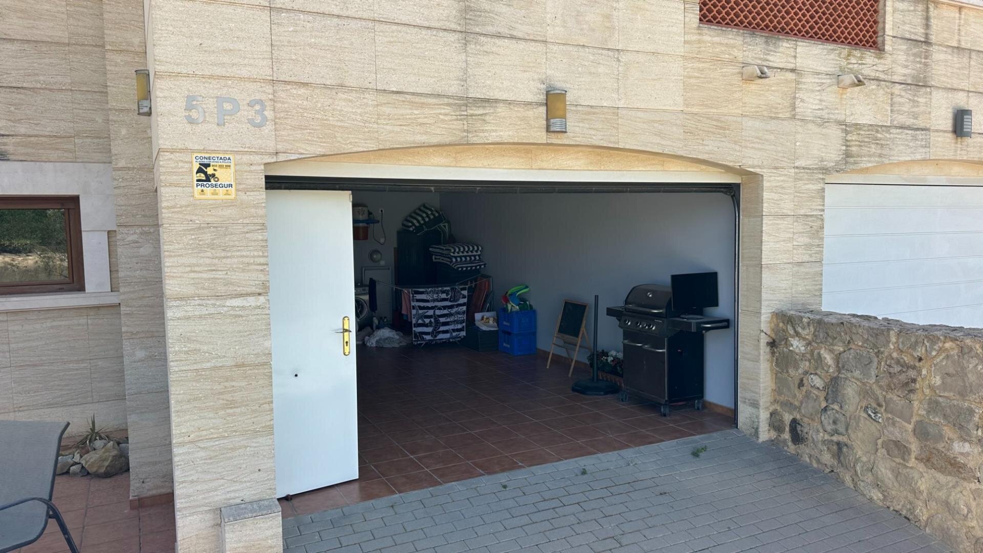 3-Bedroom House in Algorfa - Image 5