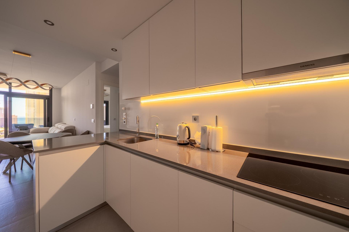 2-Bedroom Middle Floor Apartment in  Benidorm | Sunny Cas... - Image 2