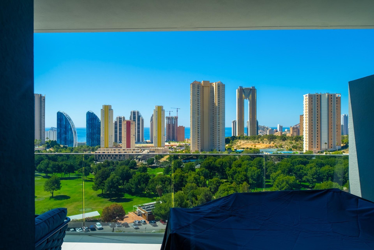 2-Bedroom Middle Floor Apartment in  Benidorm | Sunny Cas... - Image 22