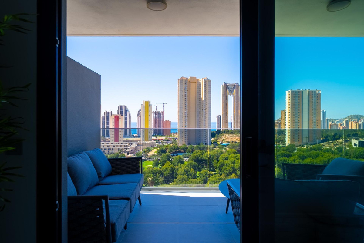 2-Bedroom Middle Floor Apartment in  Benidorm | Sunny Cas... - Image 25