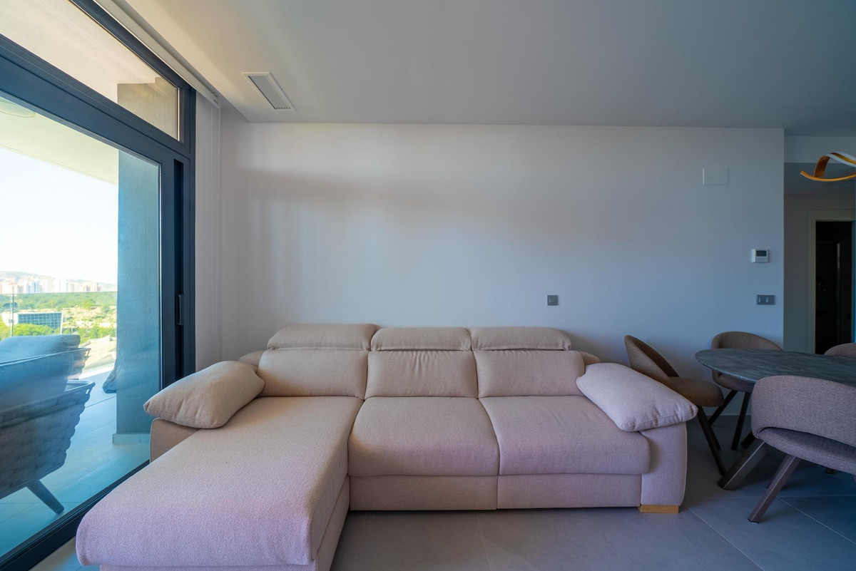 2-Bedroom Middle Floor Apartment in  Benidorm | Sunny Cas... - Image 4