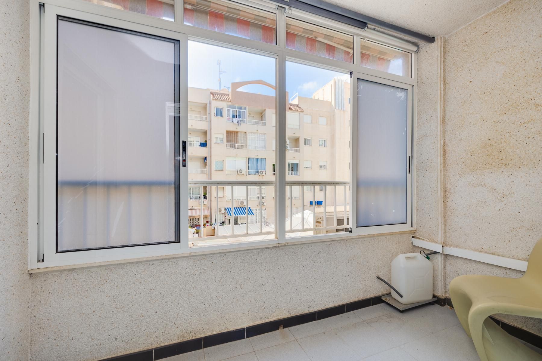 1-Bedroom Apartment in Centro, Torrevieja - Image 12