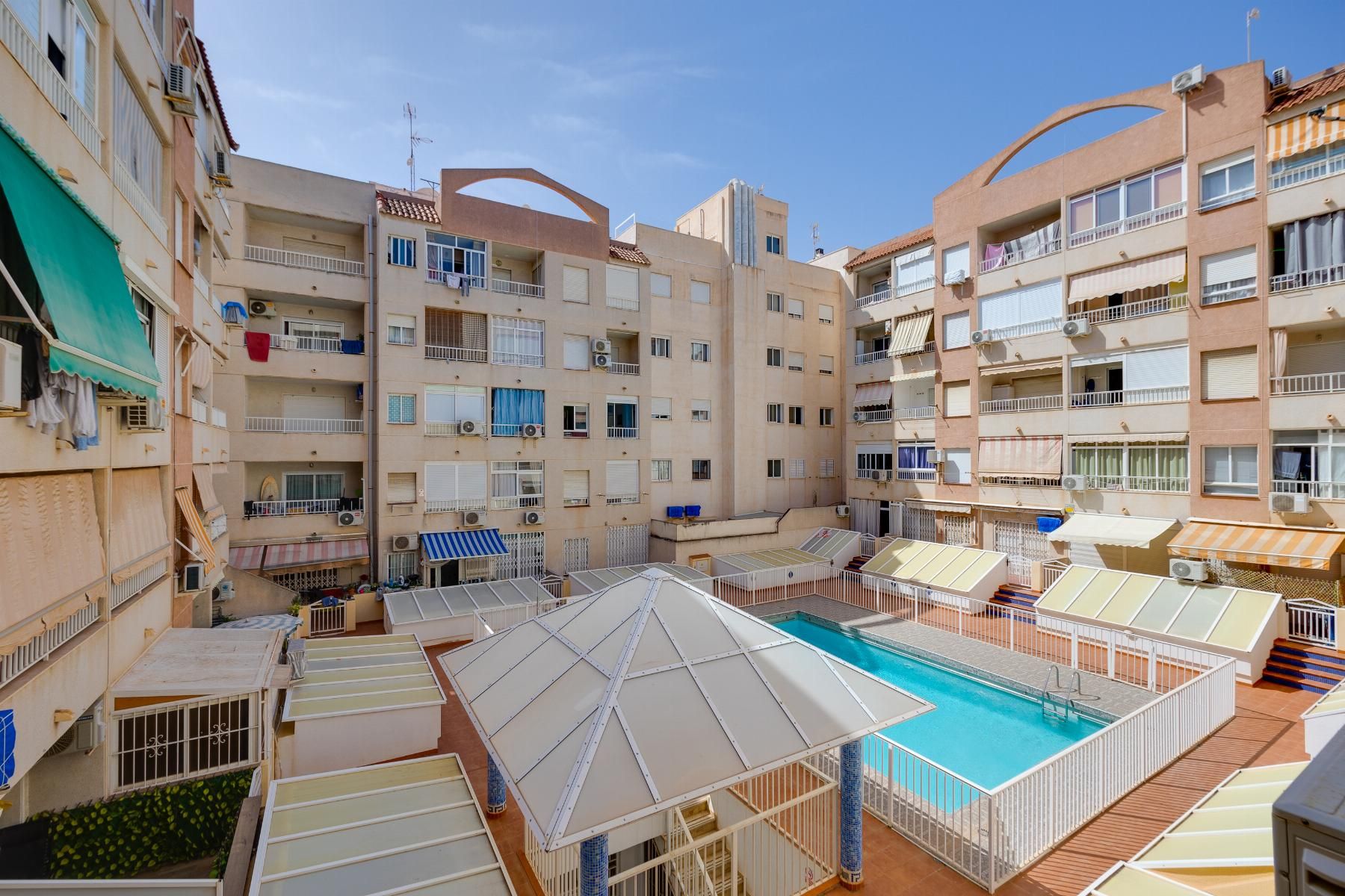 1-Bedroom Apartment in Centro, Torrevieja - Image 18