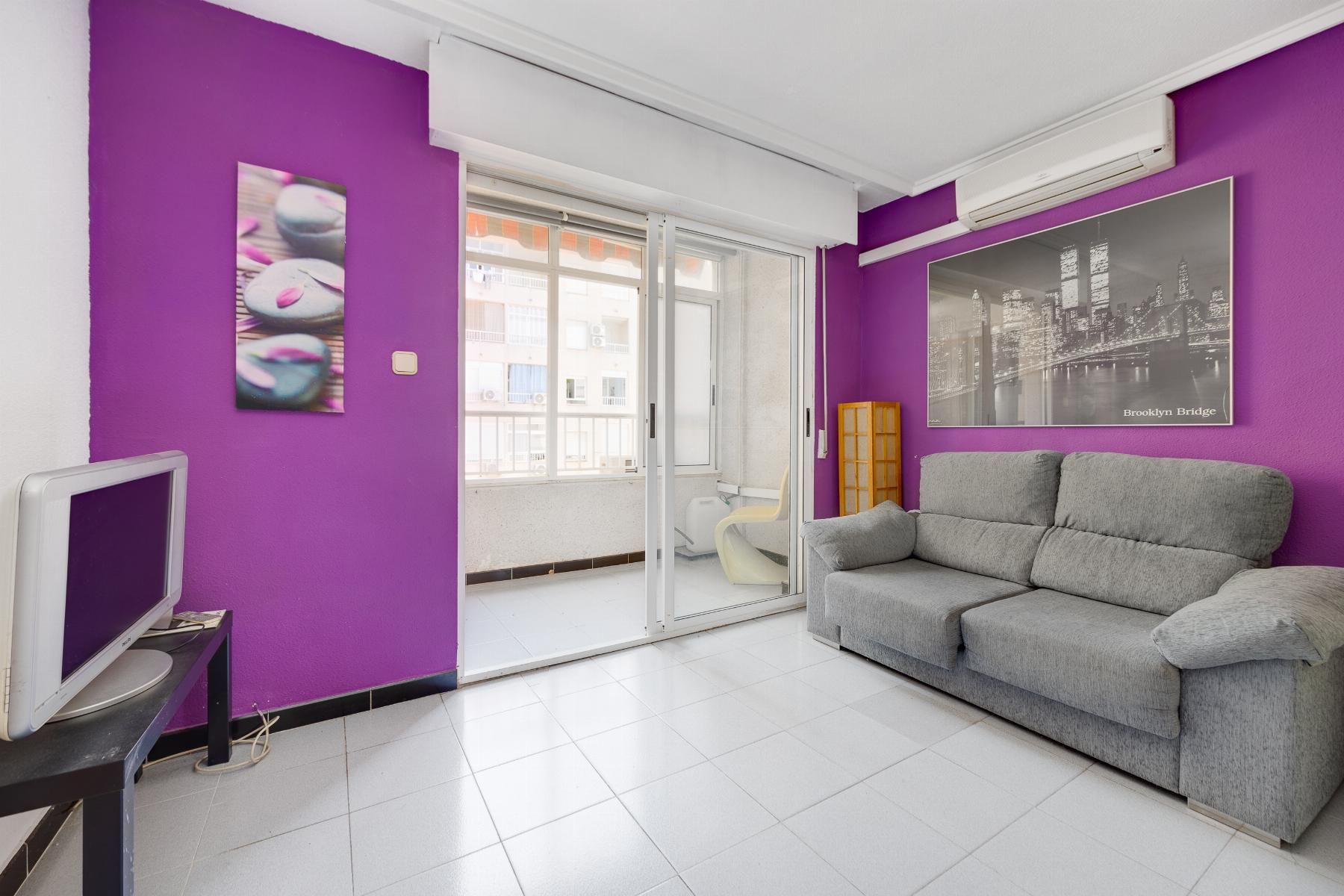 1-Bedroom Apartment in Centro, Torrevieja - Image 2