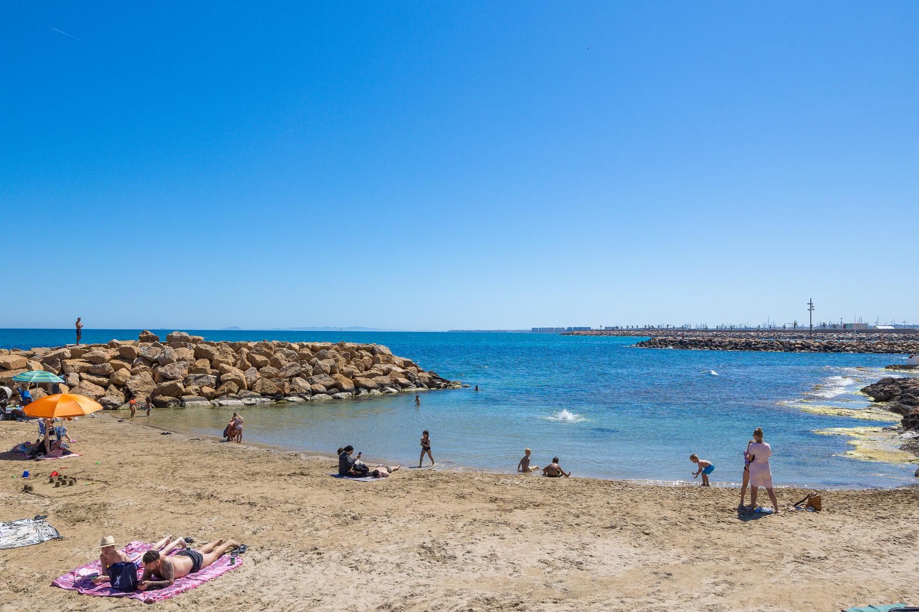 1-Bedroom Apartment in Centro, Torrevieja - Image 21