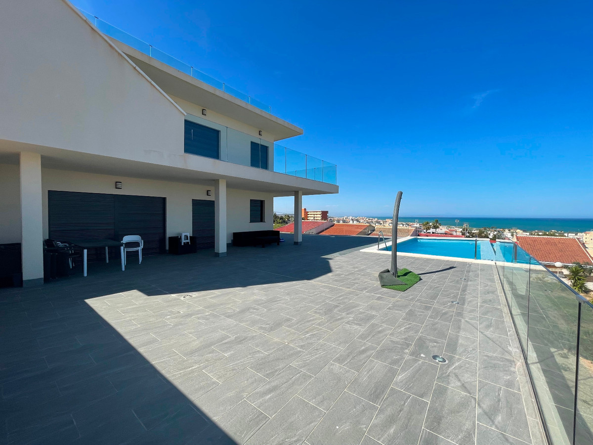 5-Zimmer Freistehende Villa in La Mata, Torrevieja | Sunn... - Image 1