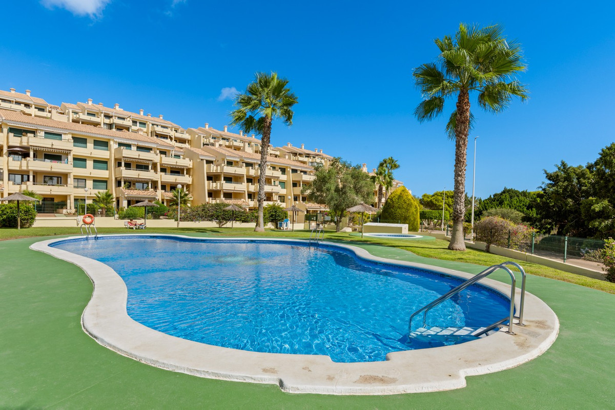 Penthouse met 2 Slaapkamers in Campoamor, Orihuela Costa ... - Image 5