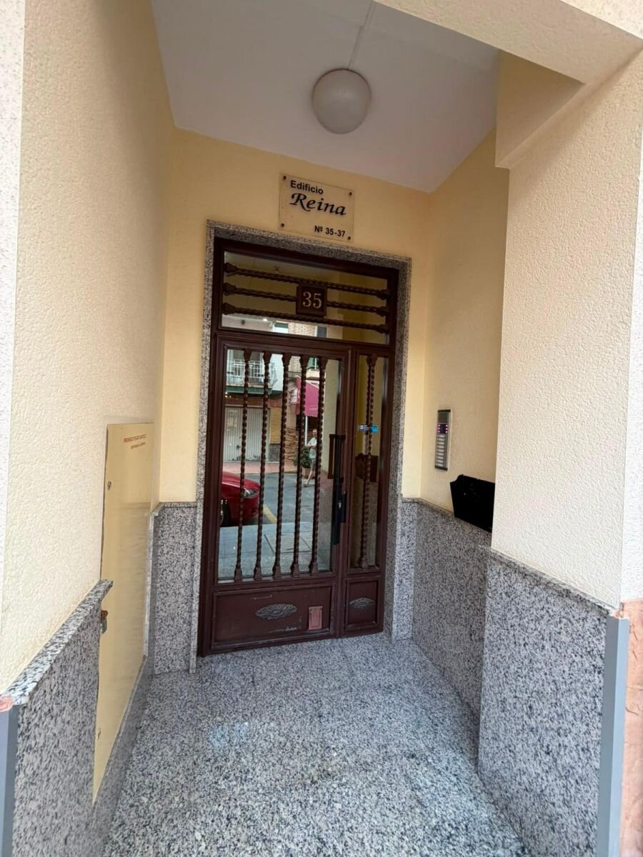 2-Bedroom Apartment in Estacion de Autobuses, Torrevieja - Image 4