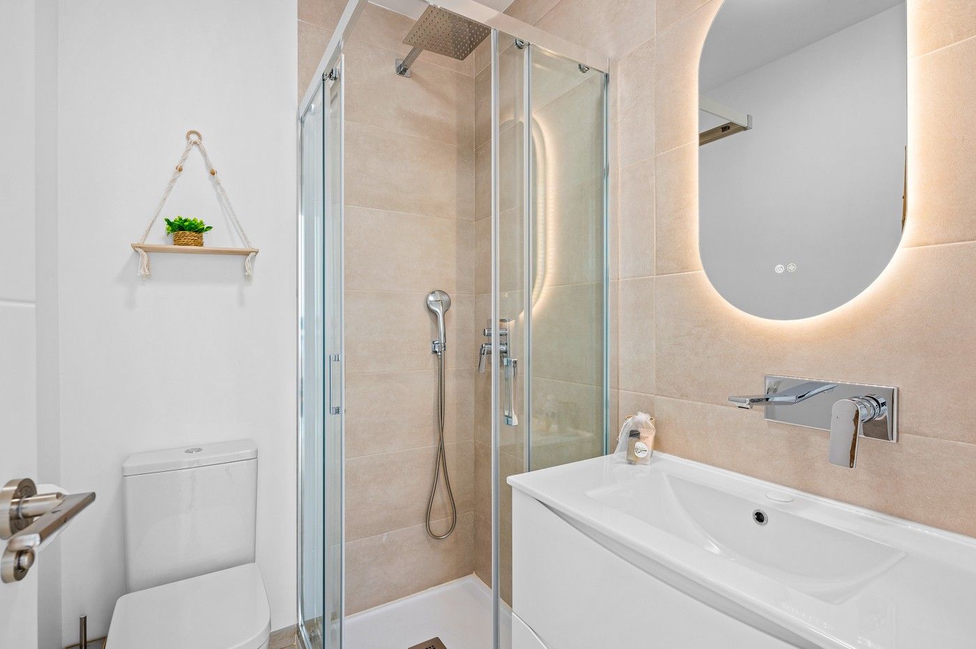 2-Bedroom Apartment in Pueblo, San Miguel de Salinas - Image 16