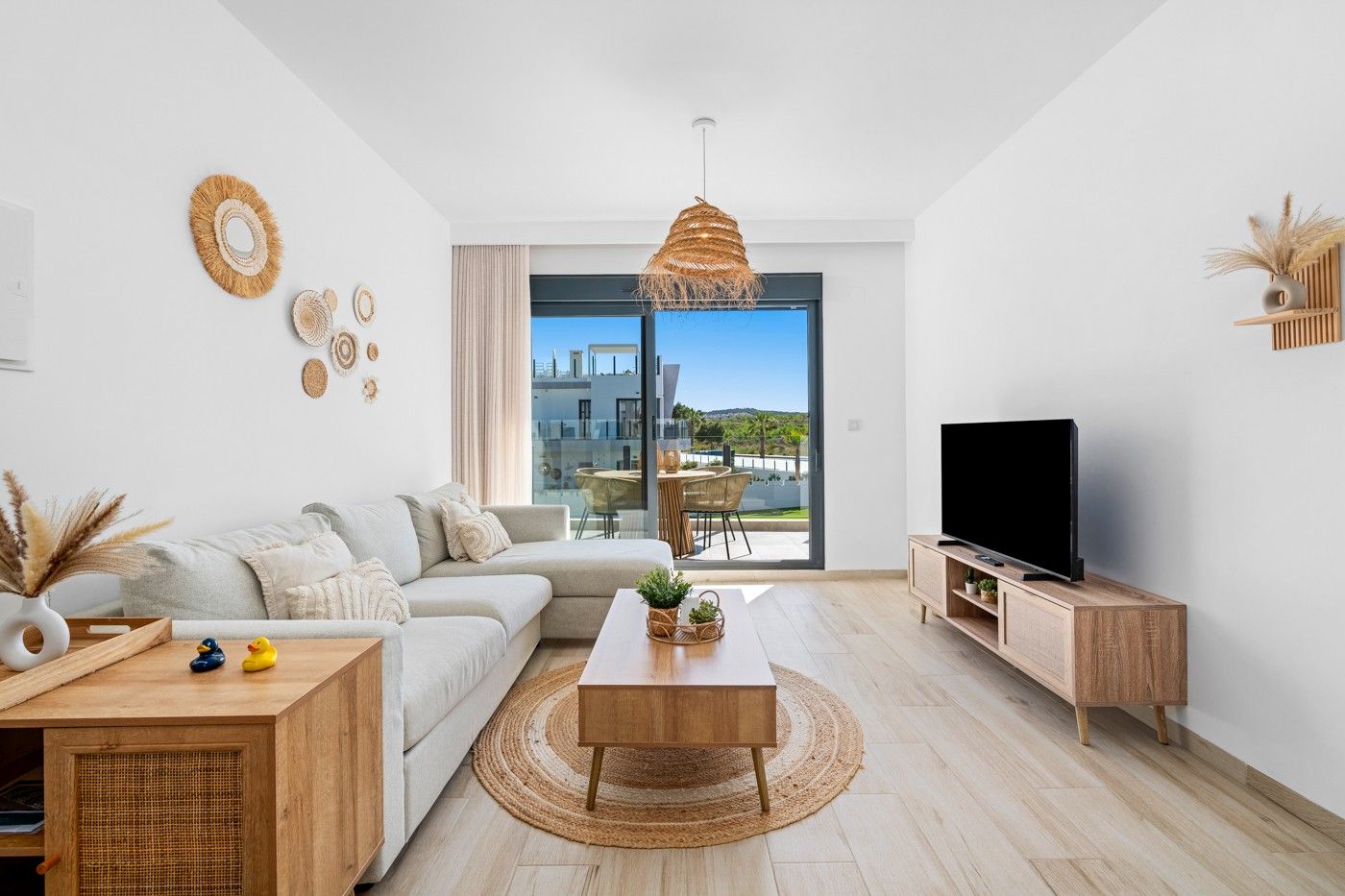 2-Bedroom Apartment in Pueblo, San Miguel de Salinas - Image 3