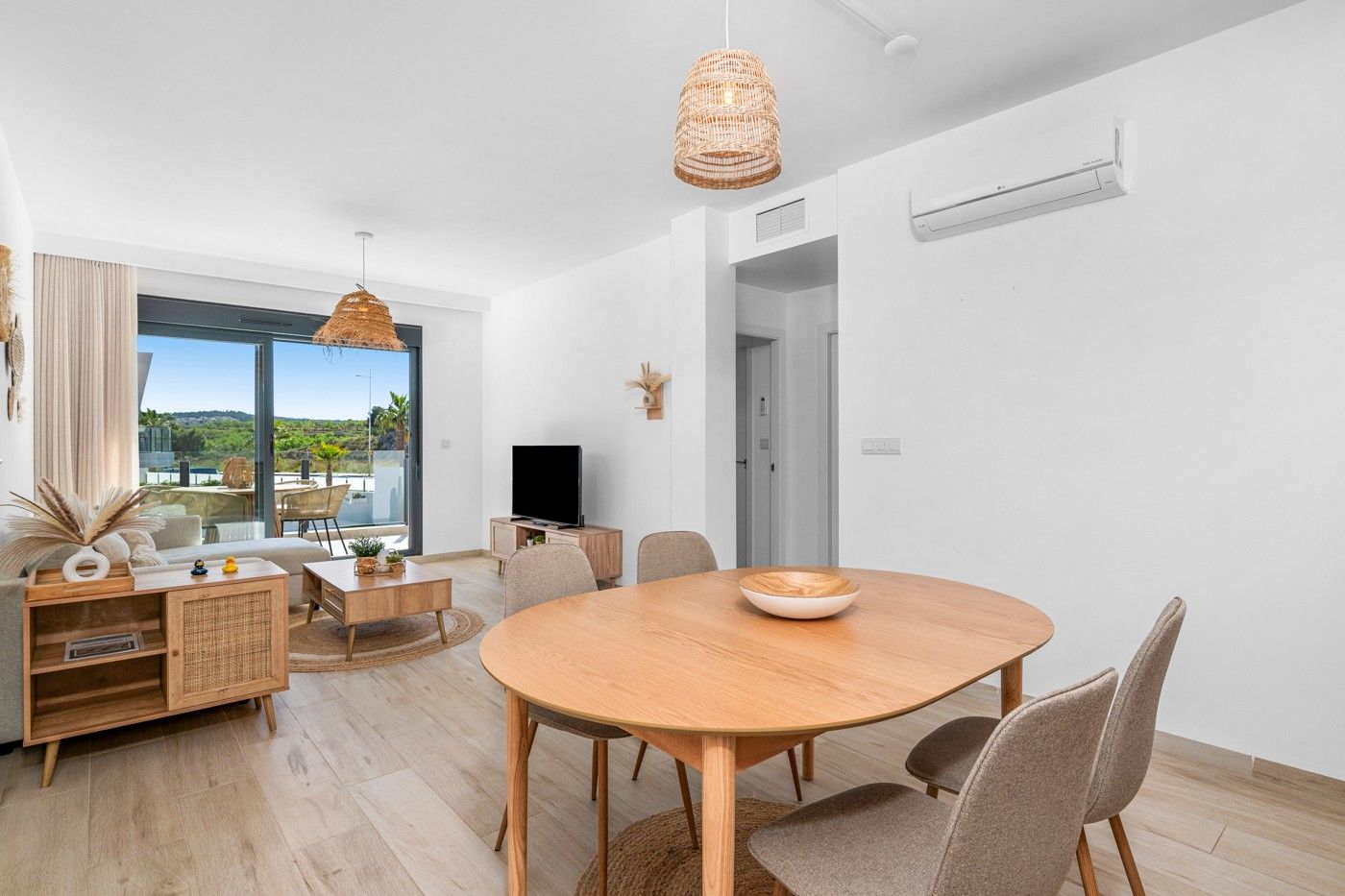 2-Bedroom Apartment in Pueblo, San Miguel de Salinas - Image 4