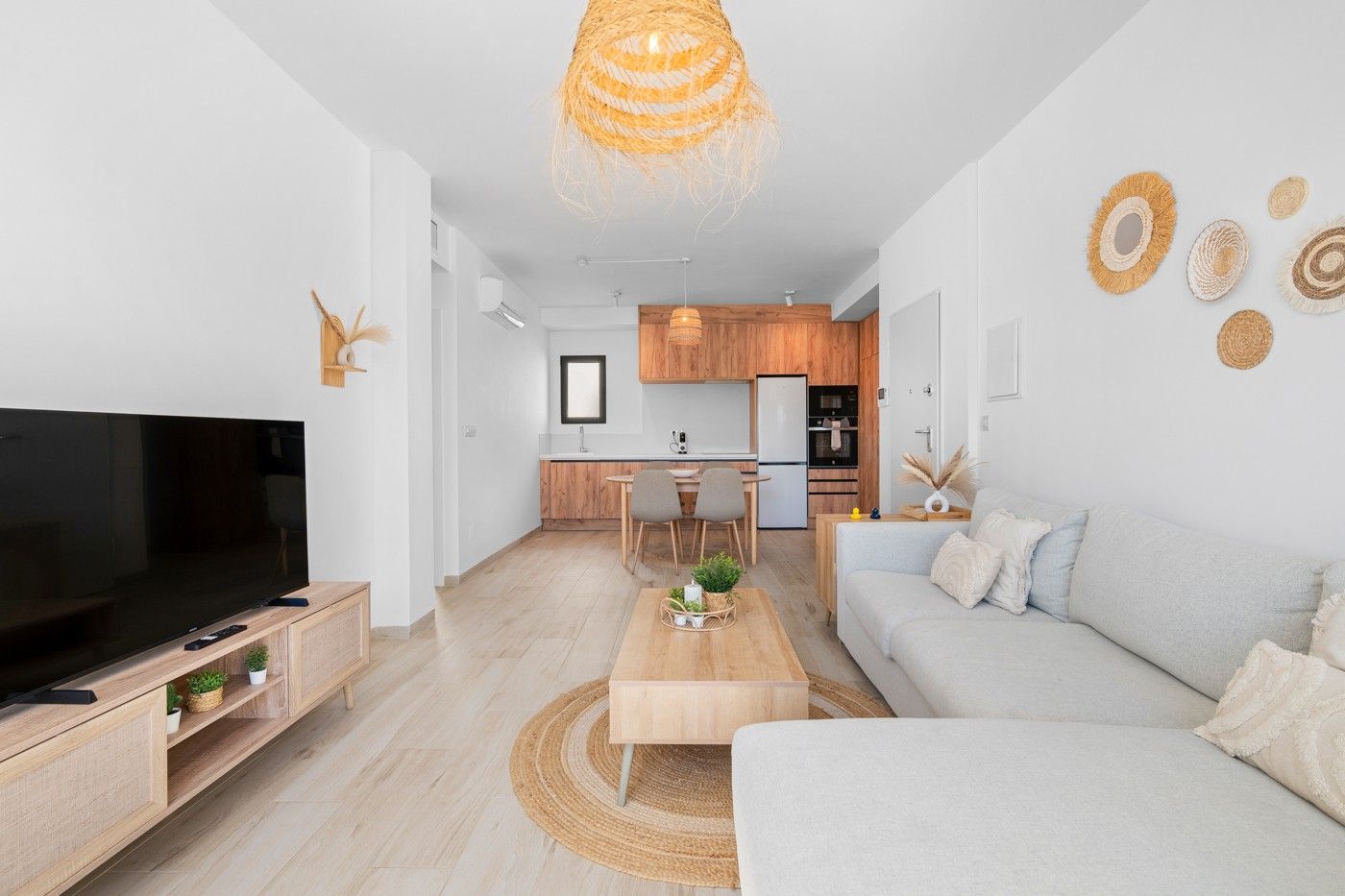 2-Bedroom Apartment in Pueblo, San Miguel de Salinas - Image 5