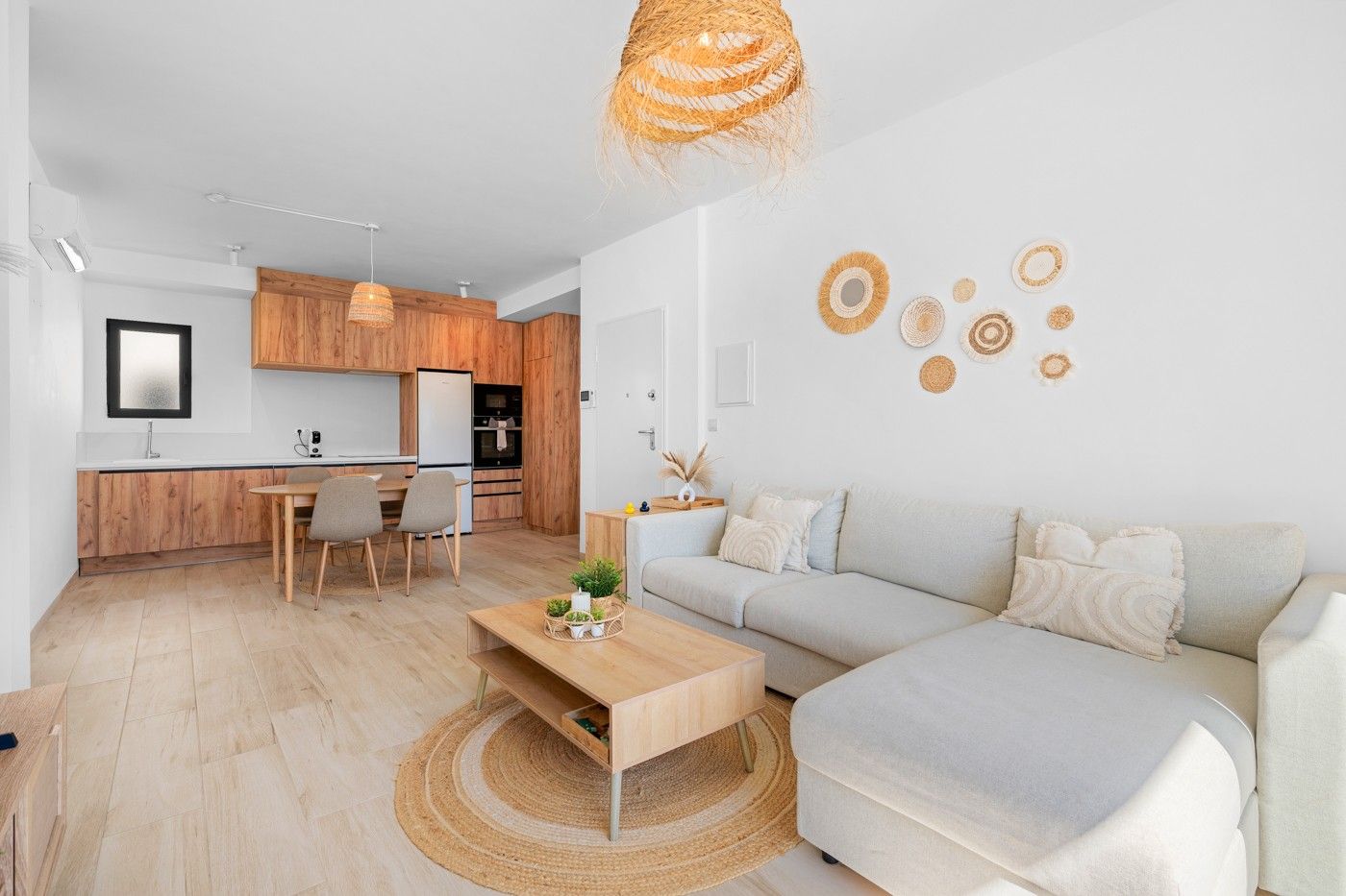 2-Bedroom Apartment in Pueblo, San Miguel de Salinas - Image 6