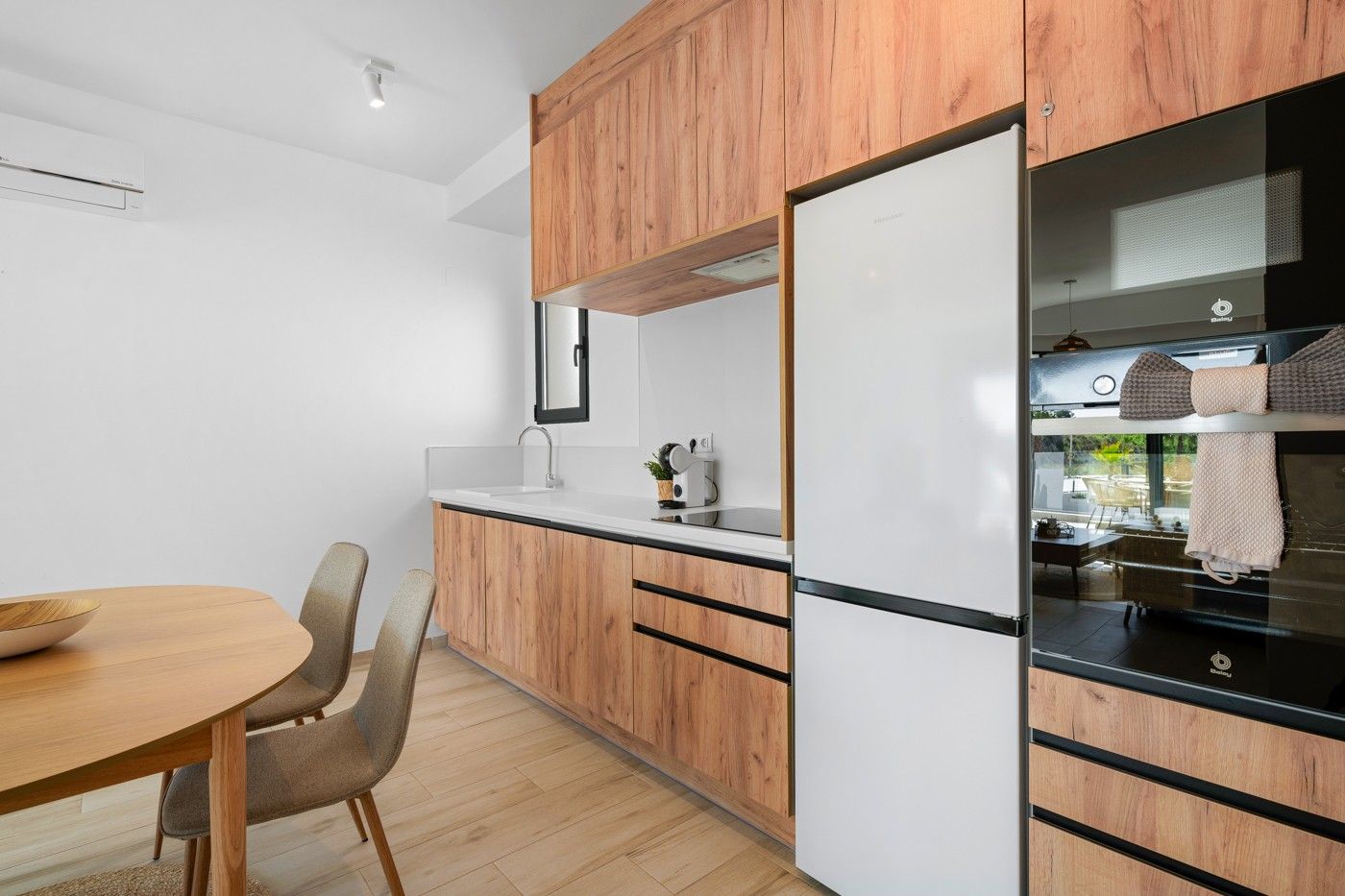 2-Bedroom Apartment in Pueblo, San Miguel de Salinas - Image 7