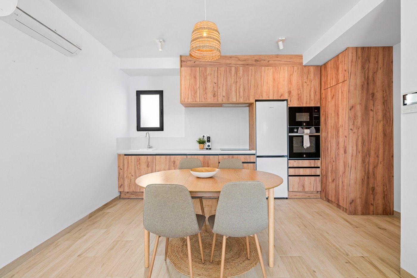 2-Bedroom Apartment in Pueblo, San Miguel de Salinas - Image 9