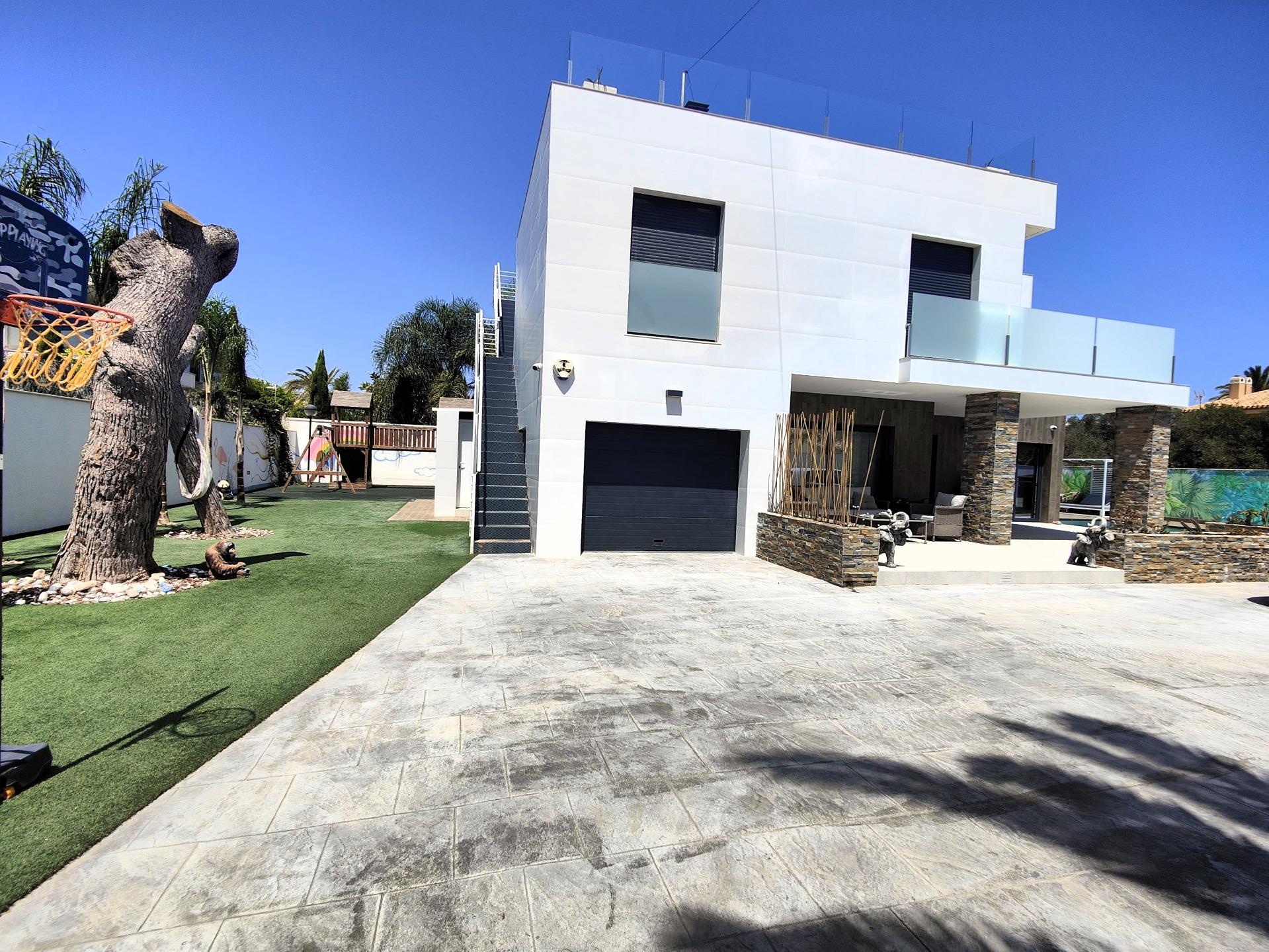 5-Bedroom Villa in Costa Blanca, Cabo Roig - Image 3