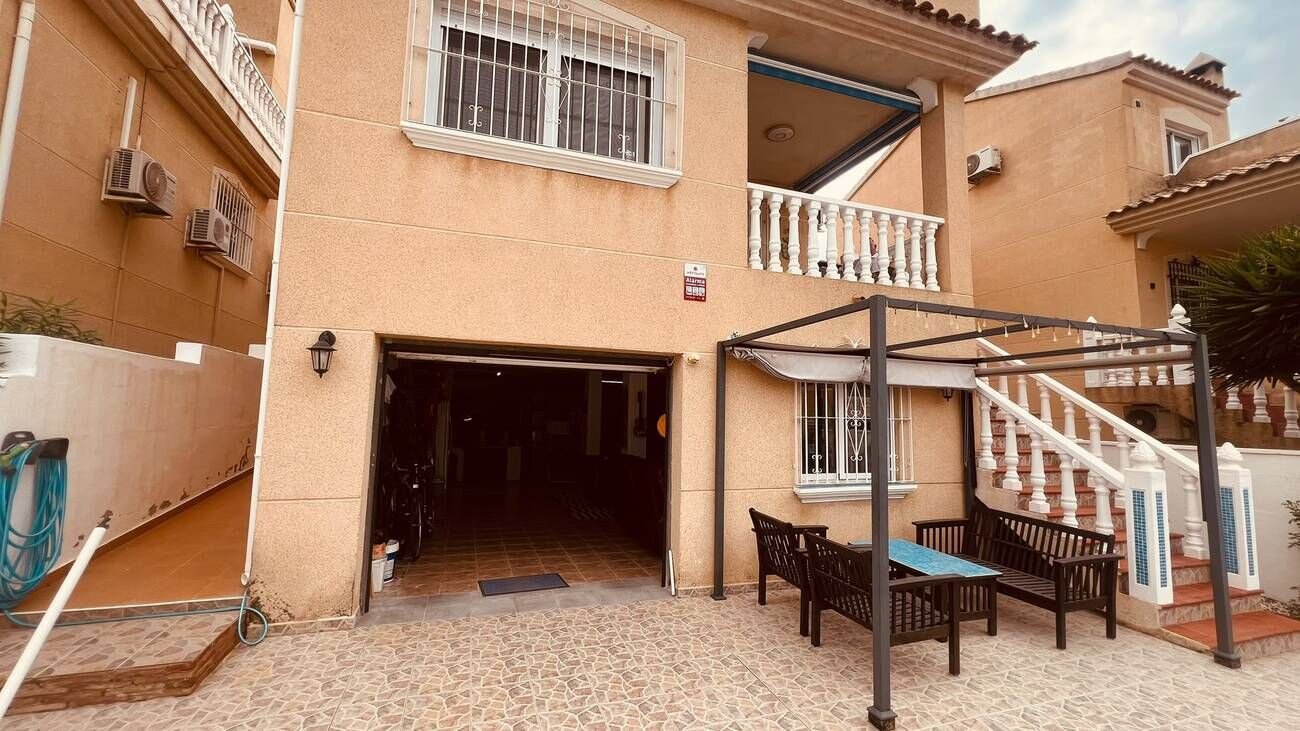 3-Bedroom Villa in Las Filipinas, Orihuela Costa - Image 2