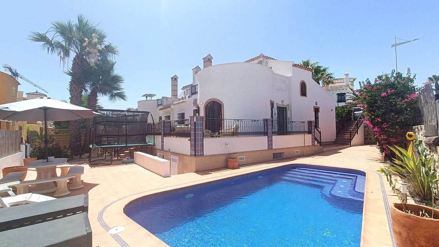 Villa de 3 Dormitorios en Comunidad Valenciana, Algorfa - Image 1