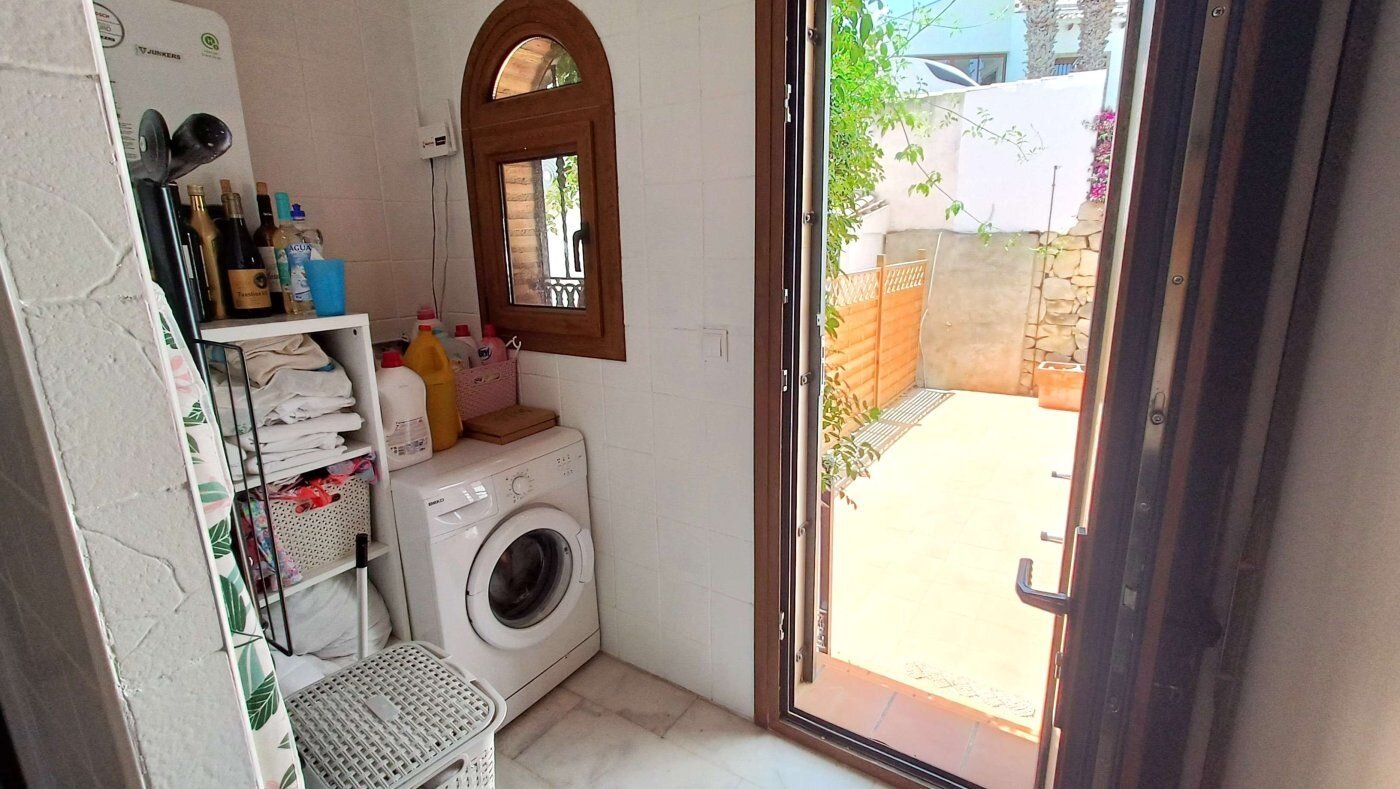 Villa de 3 Dormitorios en Comunidad Valenciana, Algorfa - Image 11